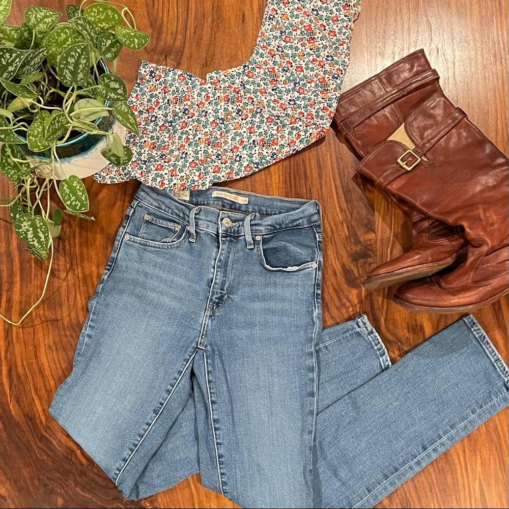 Levi’s 724 High Rise Jeans